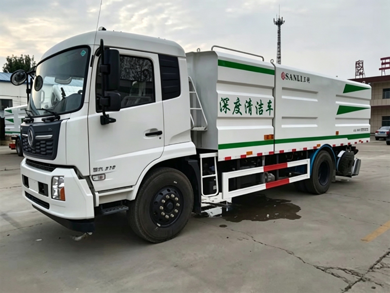 东风天锦深度清洁车