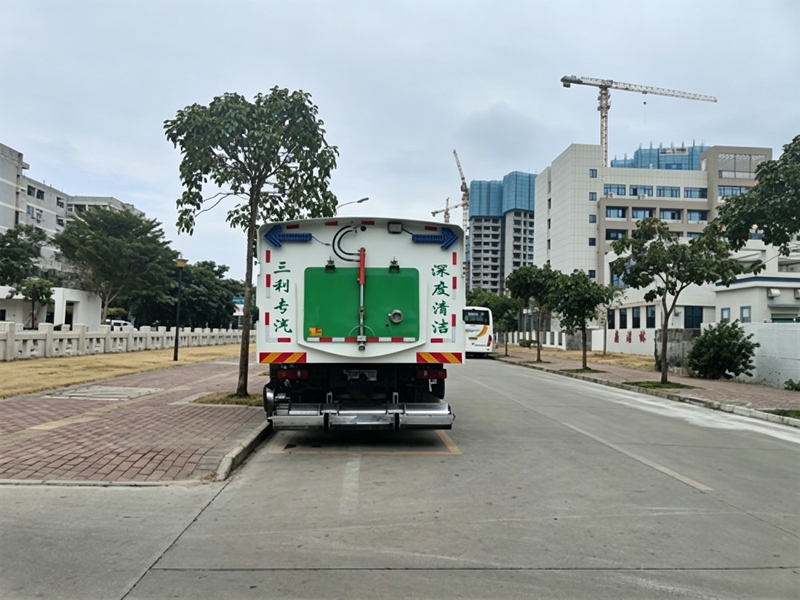 三利深度清洁车