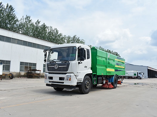 东风天锦吸泥吸水滚扫式洗地车
